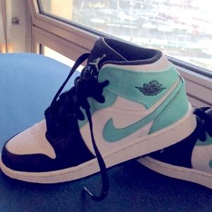 Selling Jordan/Nike fusion Tropical Green. Kids 3.5Y Girls or Boys